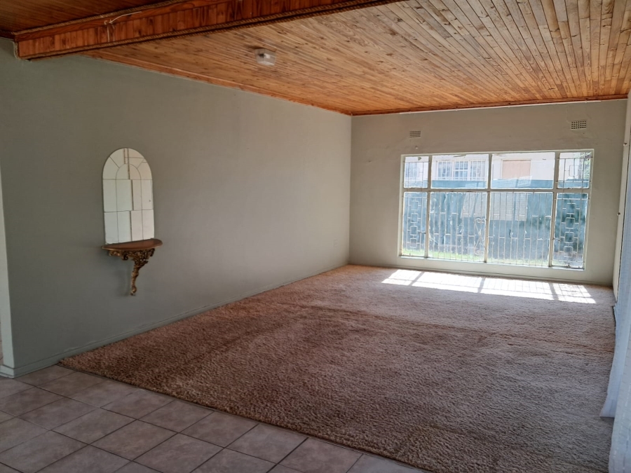 4 Bedroom Property for Sale in Odendaalsrus Free State